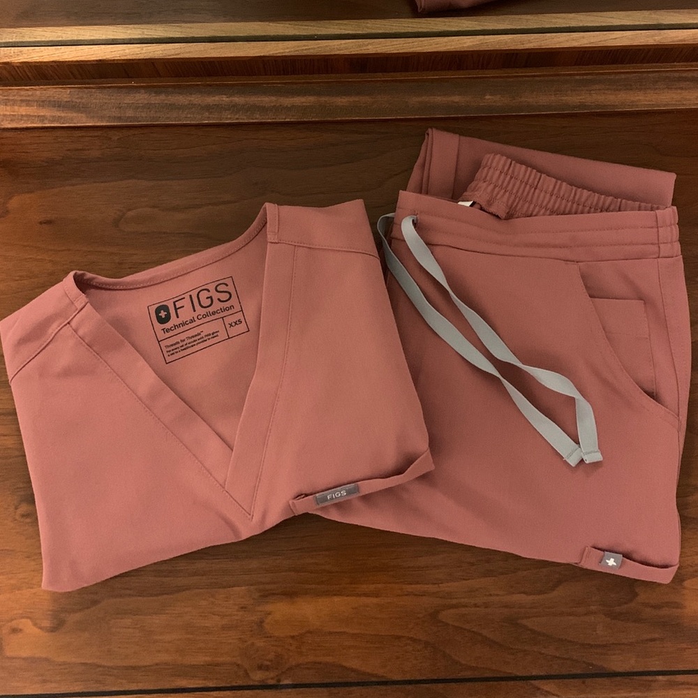 Figs Mauve Limited Color Scrub Set 💁🏼‍♀️